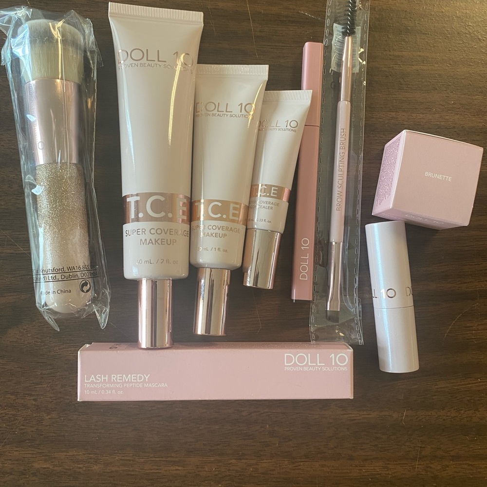 Doll 10 Makeup Set with Pink and Cream Shades
